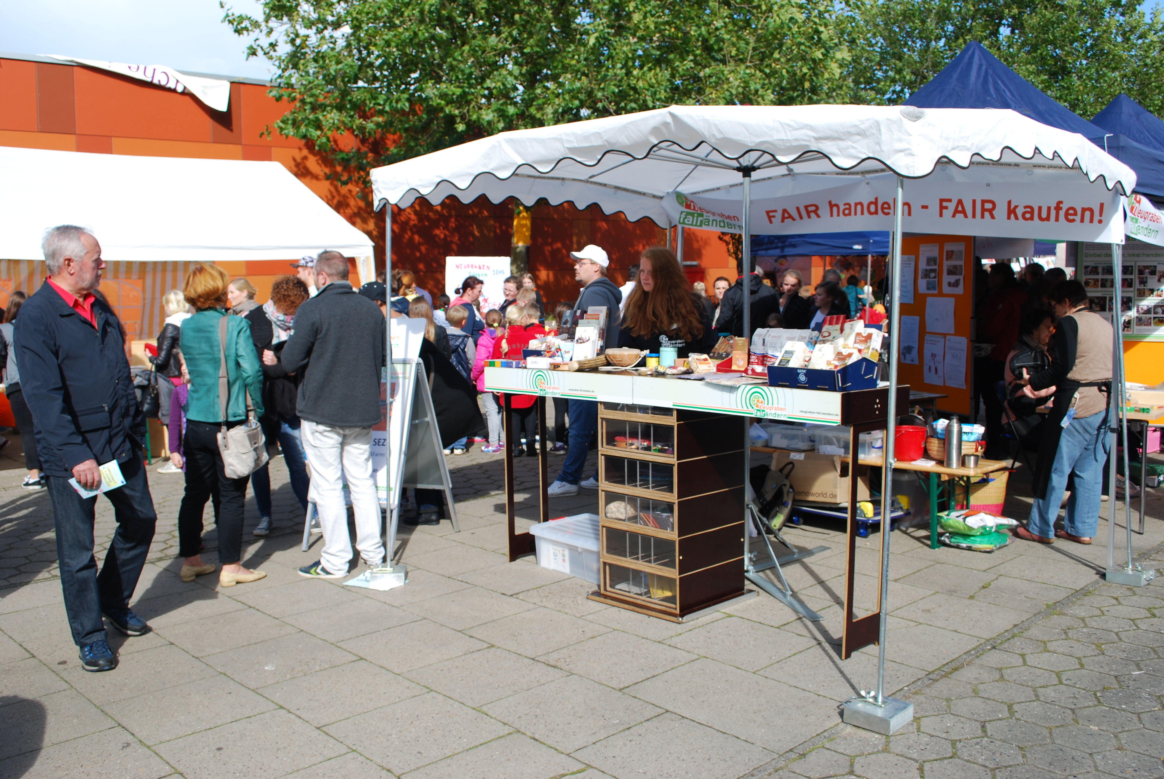 0110099_Der_faire_Handel_ist_jetzt_nicht_nur_auf_dem_Stadtteilfest_vertreten