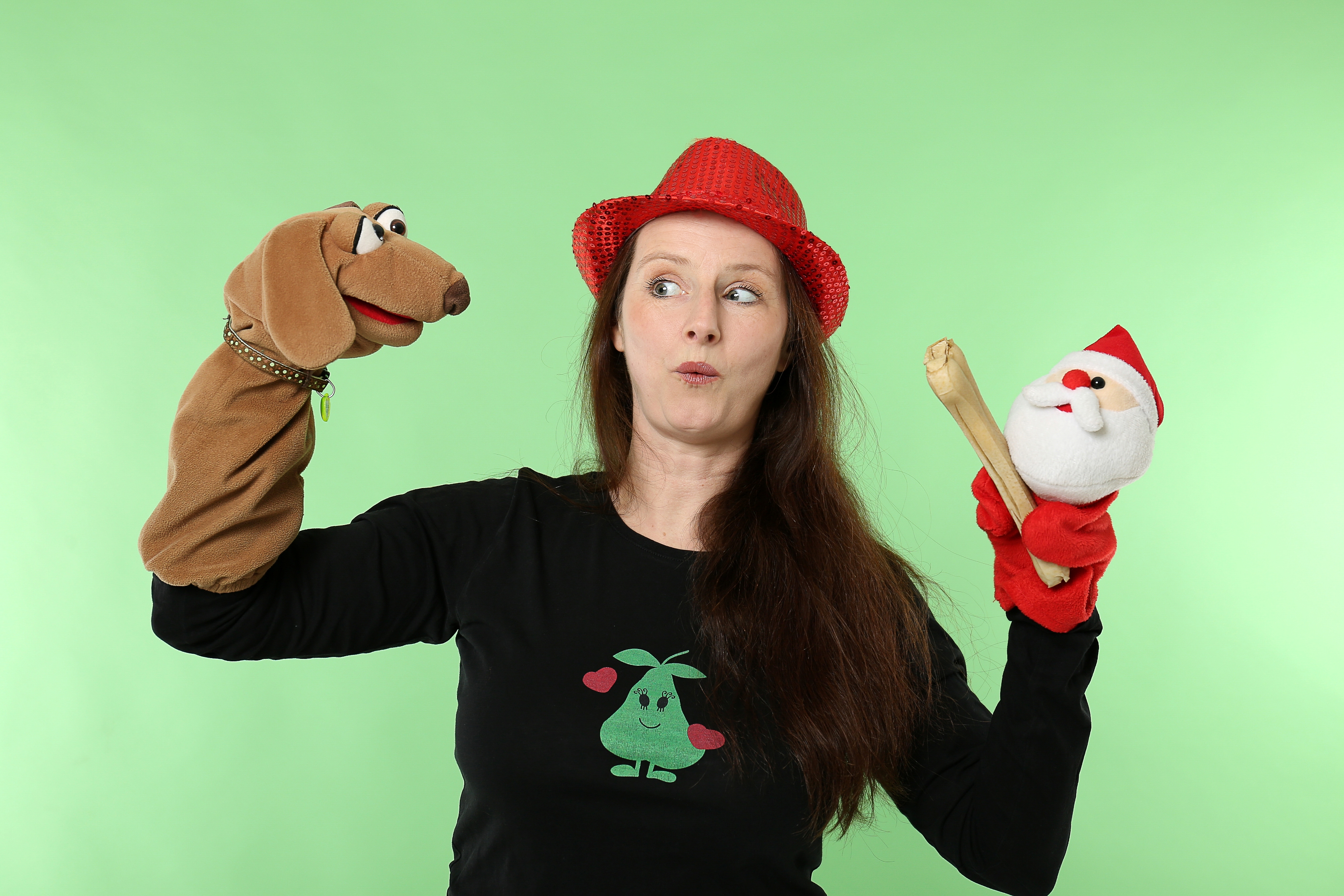 Puppentheater Kollin Kläff -Am 2. Dezember spielt die Puppenspielerin Maya Raue  mit Handpuppen Klappmaulpuppen und Requisiten aller Art.