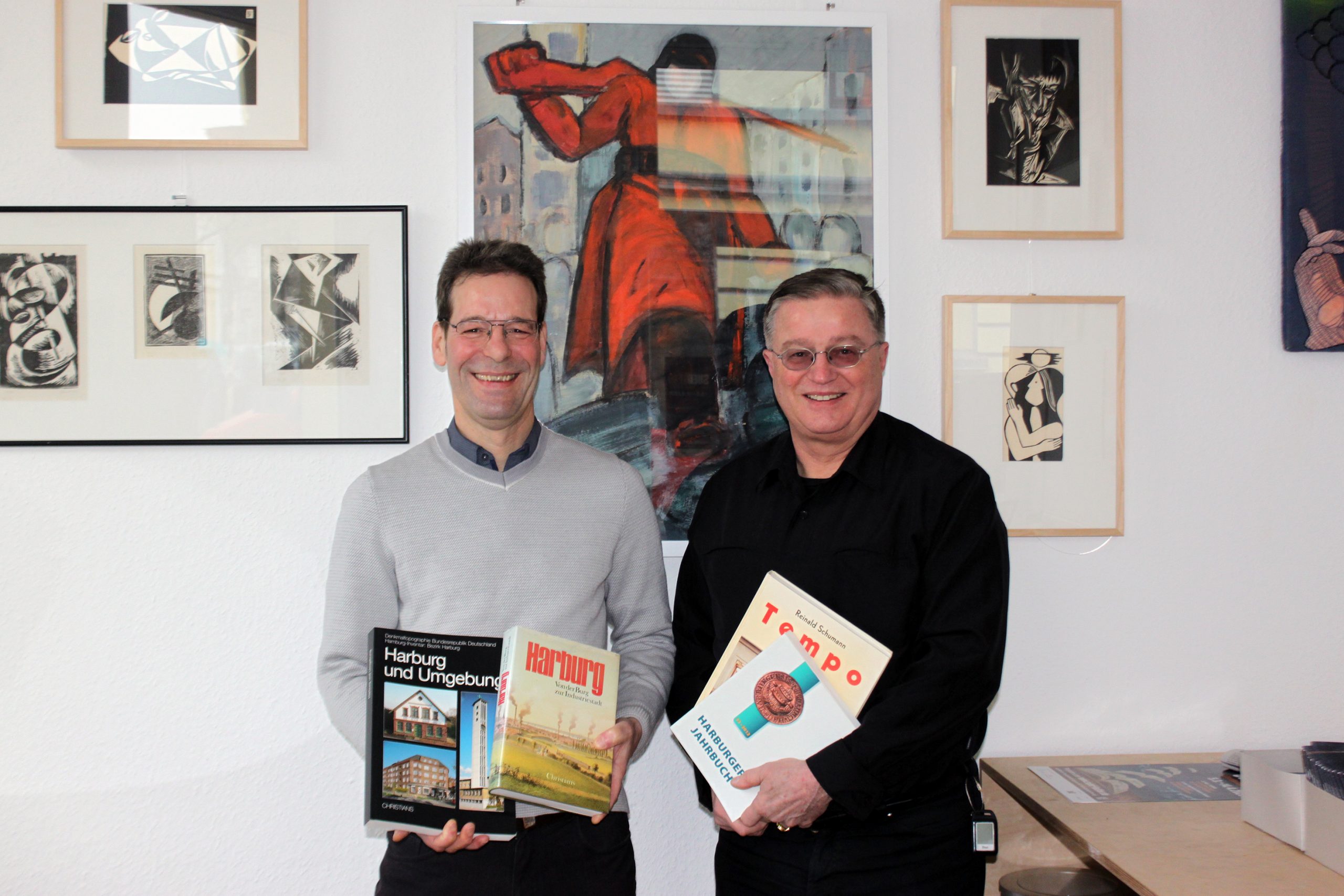 Sabine Schnell -Prof. Dr. Peter Hornberger (re.) und Heiko Langanke suchen verborgene literarische Harburg-Schätze