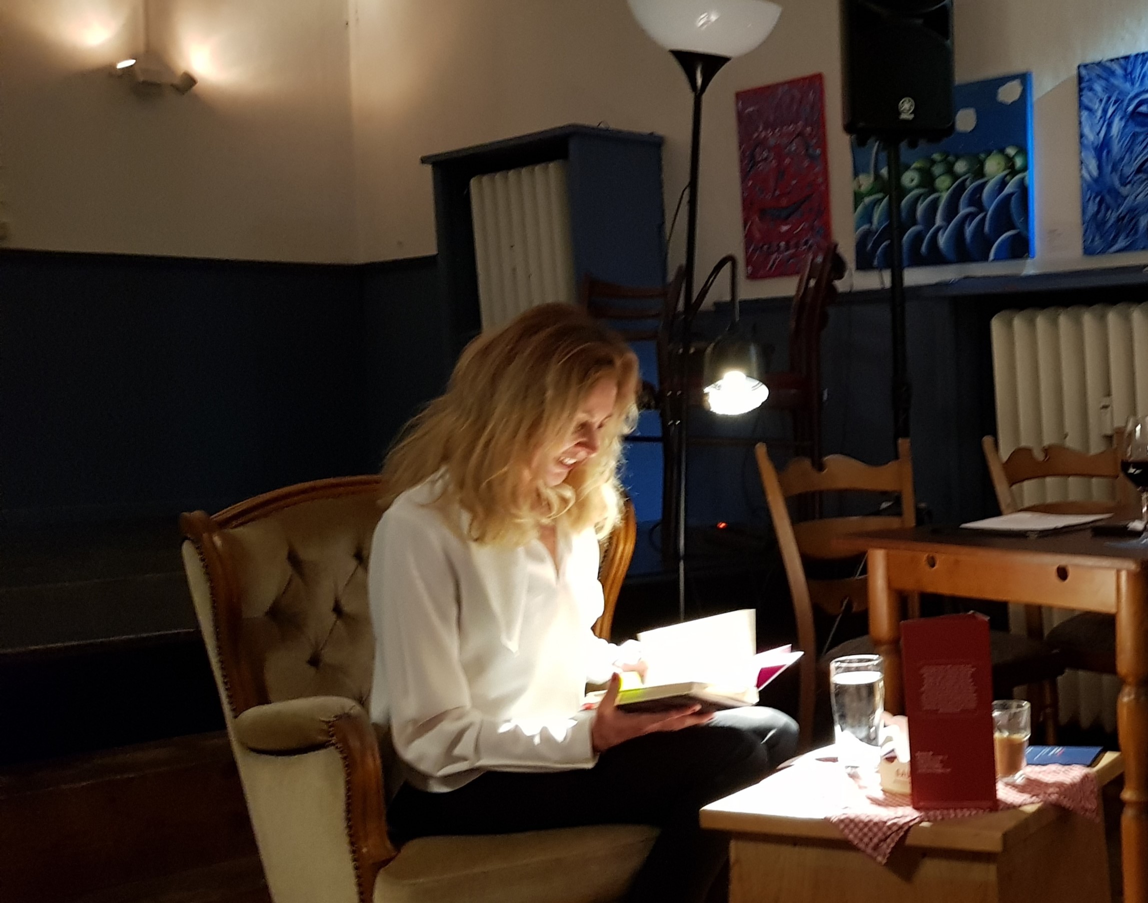 Foto Sonja Alphonso. -Gabriele Borgmann las zum Auftakt der SuedLese