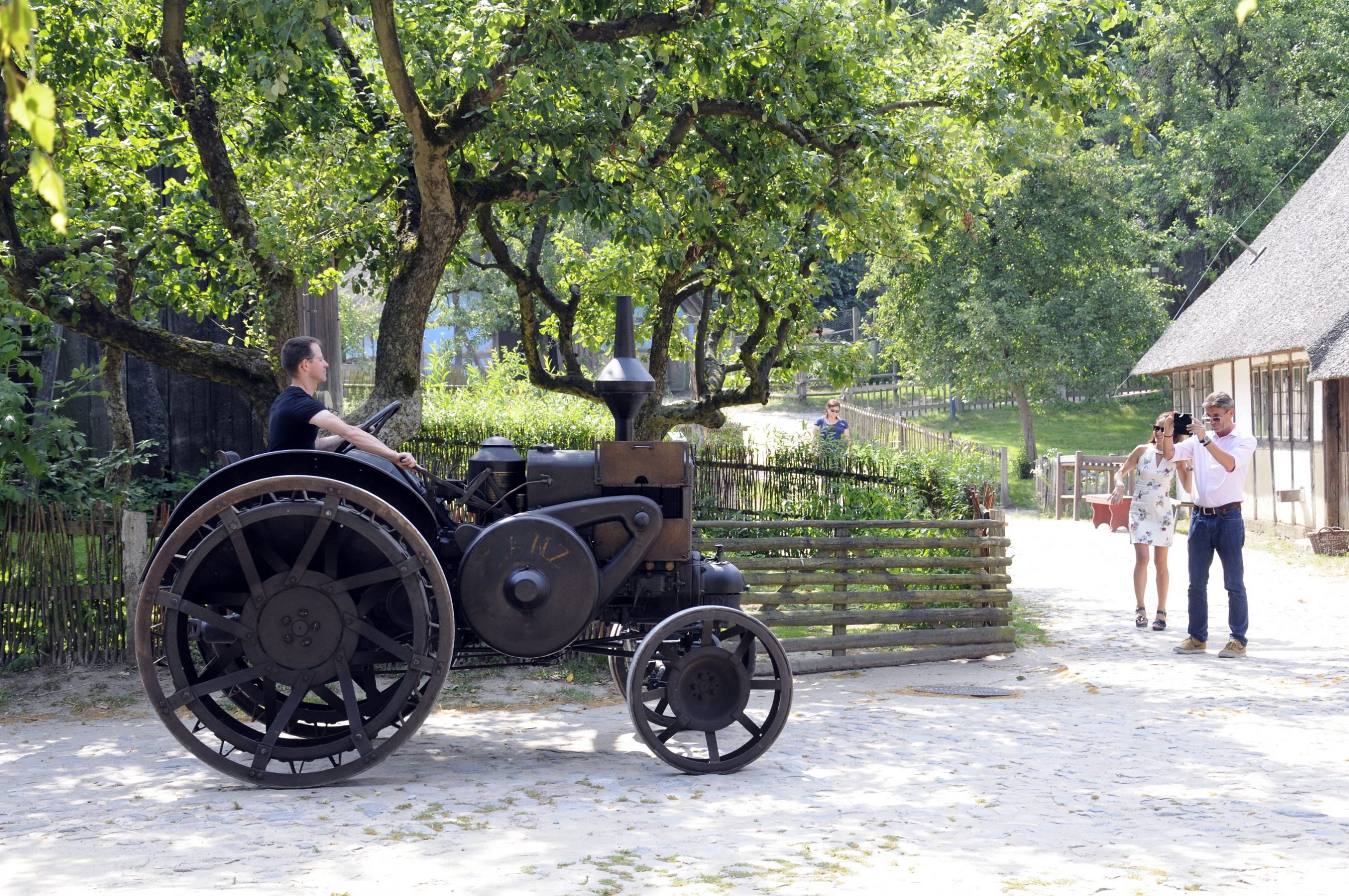 FLMK -Am Kiekeberg wird der Lanz Bulldog HR6 angeheizt