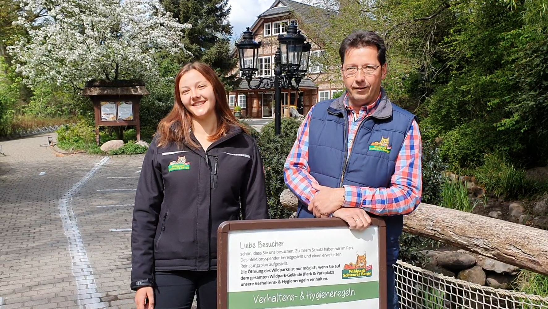 Archiv Wildpark Schwarze Berge -Arne Vaubel (re.): Wildpark steht vor finanziellen Herausforderungen