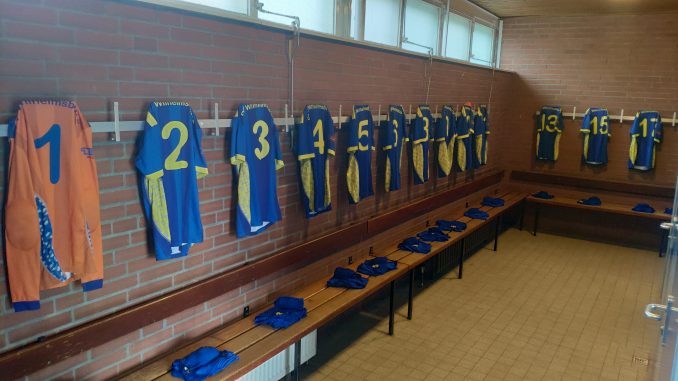 Beim SV Wilhelmsburg dürfen die kleinen Fußballer wieder trainieren. Dass das Training stattfinden kann gelingt aber nur durch ein strenges Hygienekonzept zu dem unter anderem die regelmäßige Testung der Trainer gehört. Foto: SVW