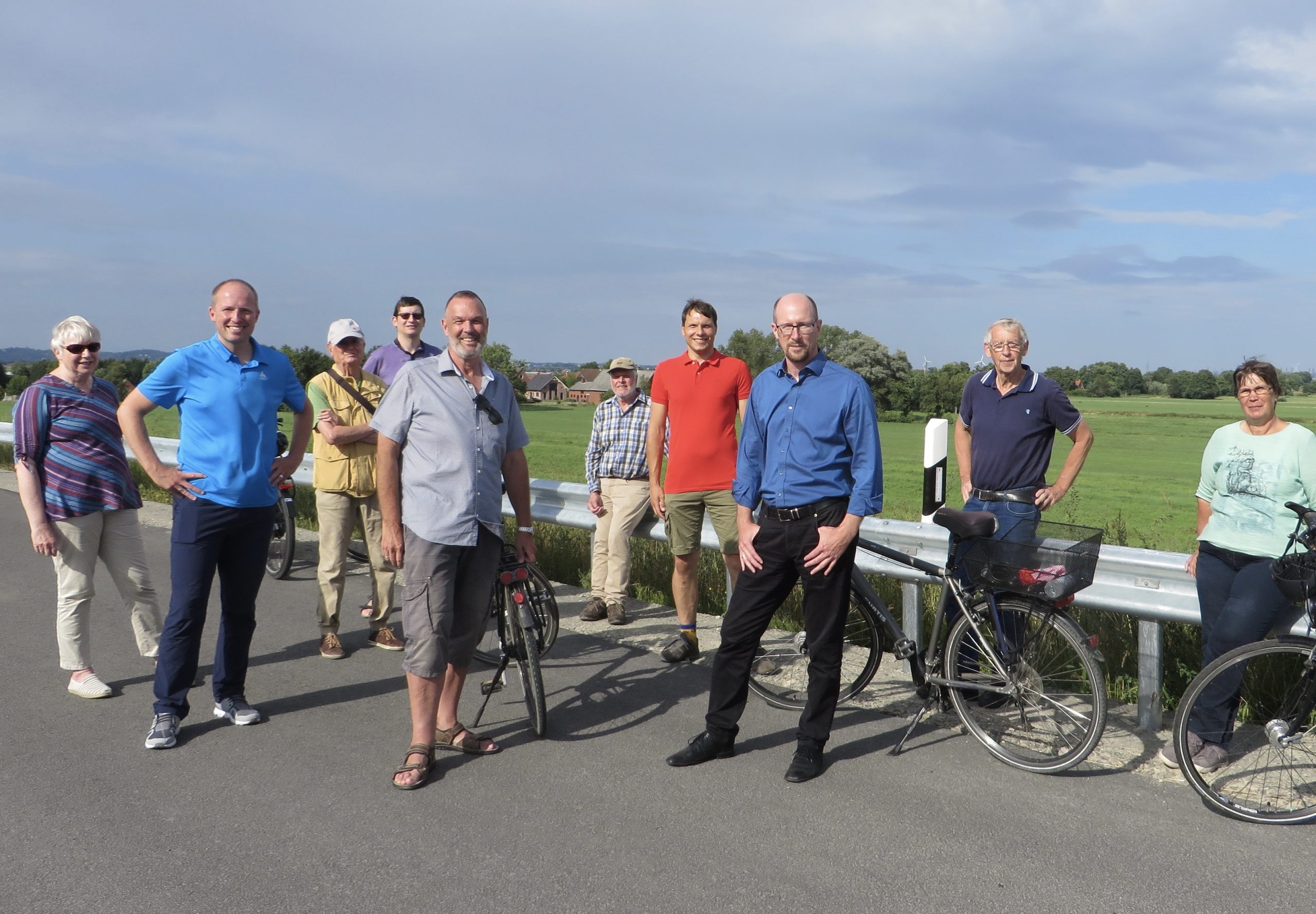 Lutz Hinze -Nach einem Gespräch mit der ADR (Arbeitsgemeinschaft Dorferhaltung Rübke e.V.) im Rahmen der SPD-Info-Tour wird die Planung und Umsetzung von verkehrslenkenden Maßnahmen zur Entlastung von Rübke gefordert