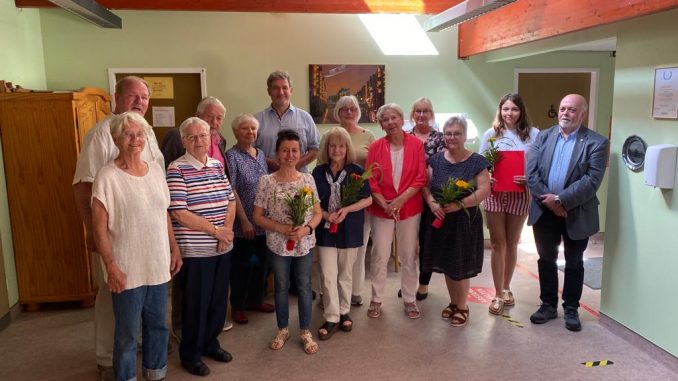 SPD-NF -Vorn von links: Heike Capell Karin Schultz Ifagat Gümüs Sigrid Waschull Erika Weinrich Kerstin Böhm Natalia Sahling Arend Wiese. Hinten von links: Hans- Ullrich Müller Werner Weinrich Hannelore Szaroletta Metin Hakverdi Sylvia Mittelstaedt Beate Pohlmann