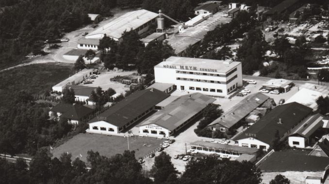 Gemeinde Neu Wulmstorf -Vor rund 50 Jahren prägten noch die gelben Gebäude von Möbel-Meyn die Szenerie am Ortseingang von Neu Wulmstorf. Heute ist an dieser Stelle unter anderem der Vollsortimenter famila beheimatet