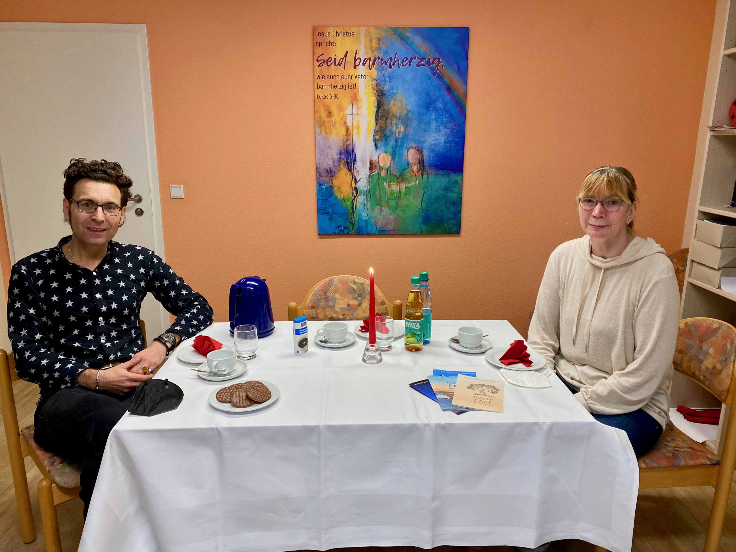 Carolin Wöhling -Christiane Hochfeld und Pastor Dr. Florian Schneider und weitere Trauerbegleiter werden beim Trauercafé mitwirken