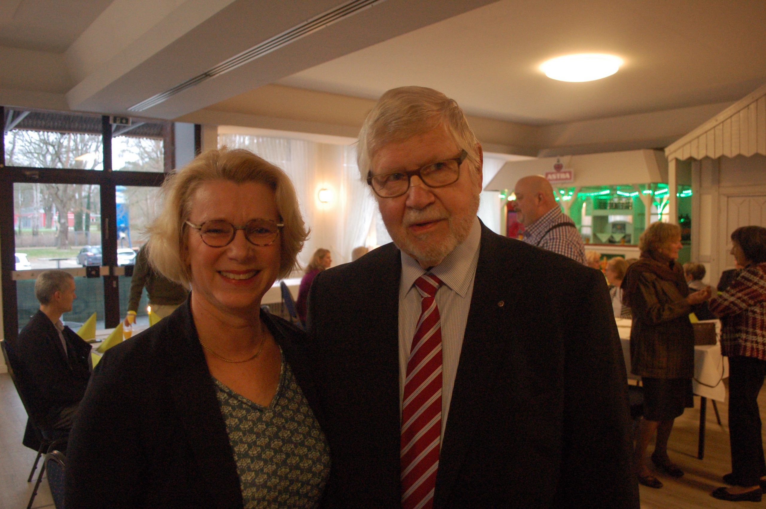 mk -Die CDU-Bürgerschaftsabgeordnete und Vorsitzende des CDU-Verbandes Harburg-Mitte Birgit Stöver ehrte Michael Hagedorn für dessen 60-jähriges Engagement für die Partei.