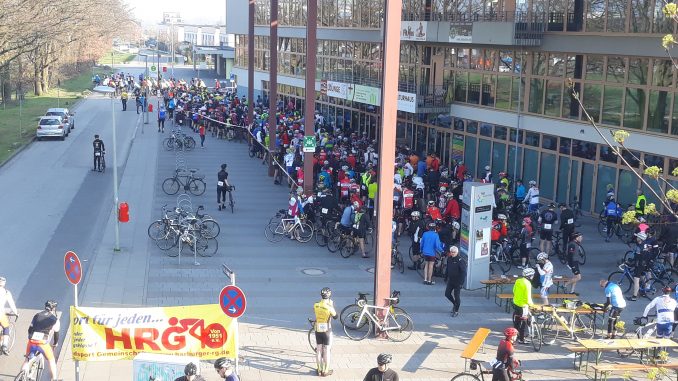 Auch in diesem Jahr startet das 27. Elbe Classic RTF an der verkehrsgünstig gelegenen CU-Arena in Neugraben Foto: HRG
