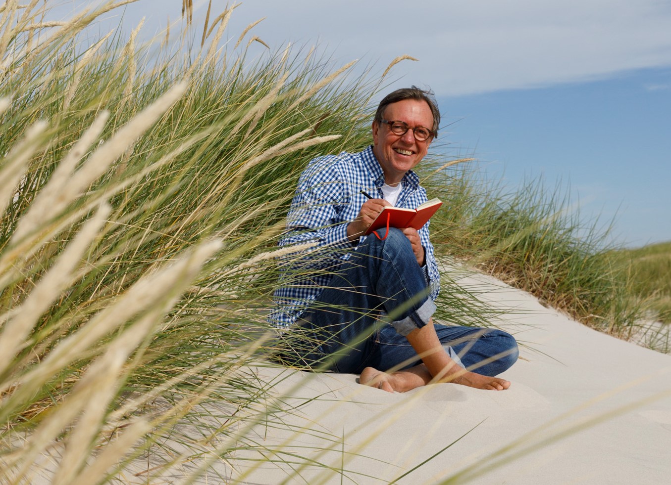 Krischan Koch liest nicht nur er lebt seine Texte indem er jedem seiner Protagonisten eine eigene charakteristische Stimme gibt Foto: Leif Quedens