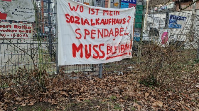 Ein Überbleibsel der Demonstrationen zum Erhalt des Sozialkaufhauses SpendaBel in den Veringhöfen Foto: au