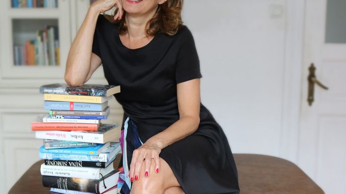 Sie ist Autorin Radiomoderatorin Weltenbummlerin und hat sich in ihrem neuesten Buch mit einer RAF-Terroristin auseinandergesetzt: Maiken Nielsen Foto: ein