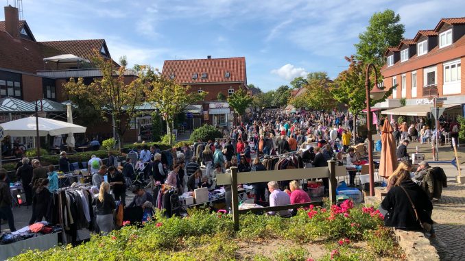 Der beliebte Flohmarkt wird diesmal am Sonntag 21. September wieder viele Schnäppchenjäger in Bewegung bringen Foto: ein