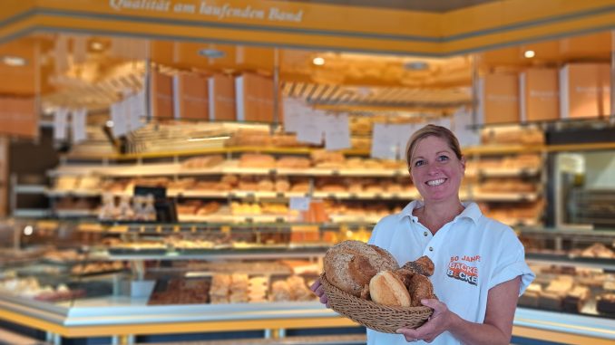 Wiebke Krüger freut sich auf die Neueröffnung einer Bäcker Becker-Filiale bei OBI in Neugraben Foto: sl