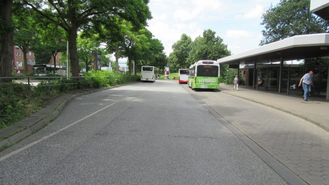 W. Marsand -Am S-Bahnhof Neugraben fehle nach Angaben der SPD eine Anzeigetafel mit den Abfahrtszeiten der Busse