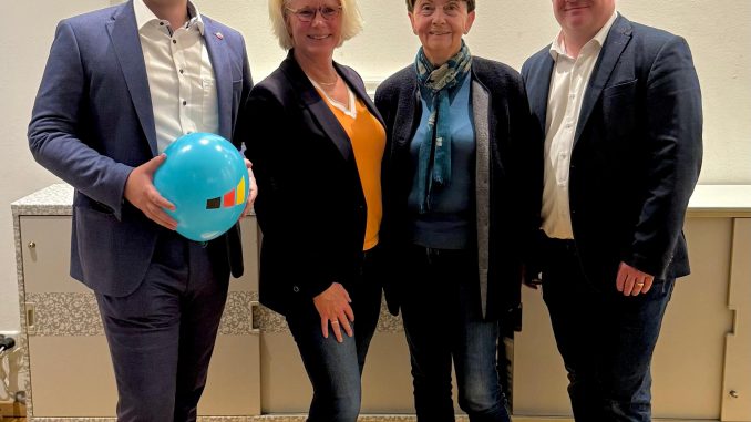CDU -Thore Bliefernicht Birgit Stöver Dr. Herlind Gundelach und Prof Dr. Enno Stöver (v.l.n.r.) präsentierten ihre Sicht der Dinge