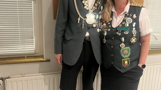 F. Schwarz -Dominik von Boden und Yvonne Helmerichs sind die neuen Vize-Könige des Schützenvereins Neugraben-Scheideholz.